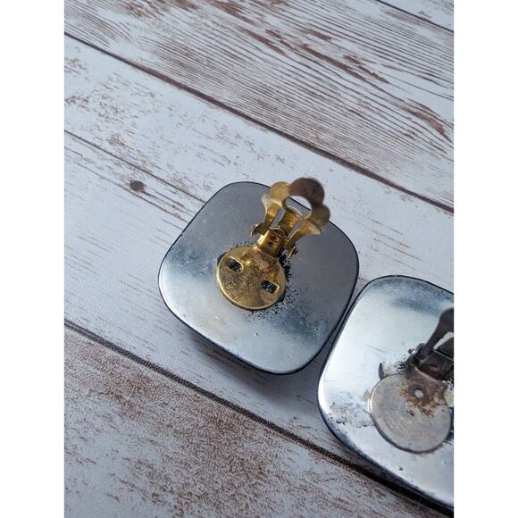 Vintage Clip On Earrings - Brown Caramel Tones 1 & 3/8" - Fair Condition - Picture 10 of 10